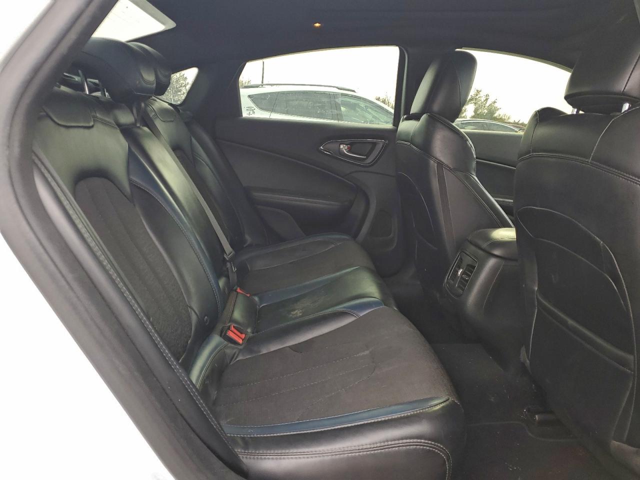 2015 CHRYSLER 200 S photo 10