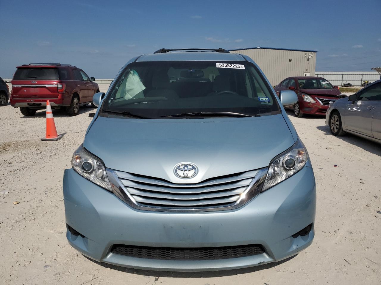 2015 TOYOTA SIENNA LE photo 5