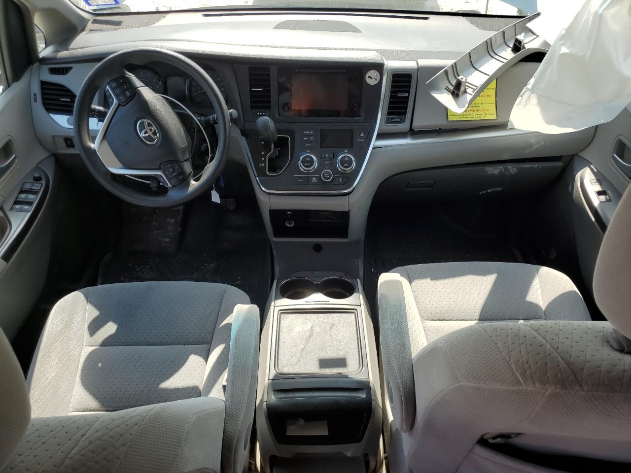 2015 TOYOTA SIENNA LE photo 8