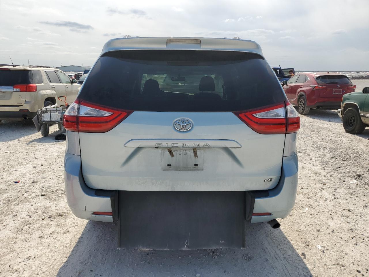 2015 TOYOTA SIENNA LE photo 6