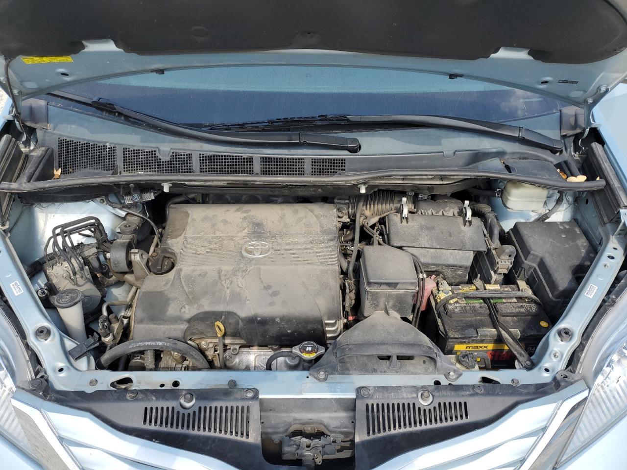 2015 TOYOTA SIENNA LE photo 12