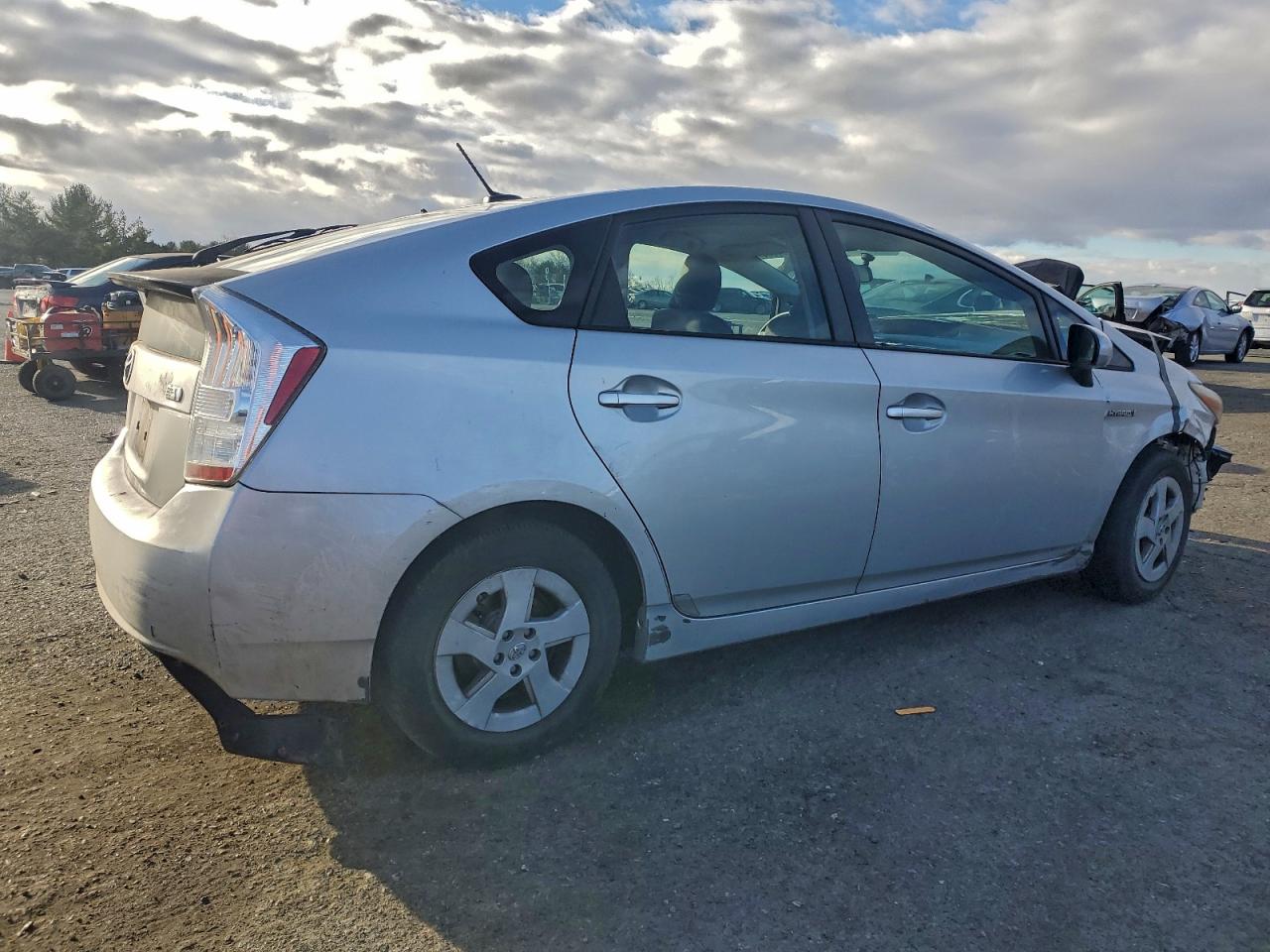 2011 TOYOTA PRIUS photo 3