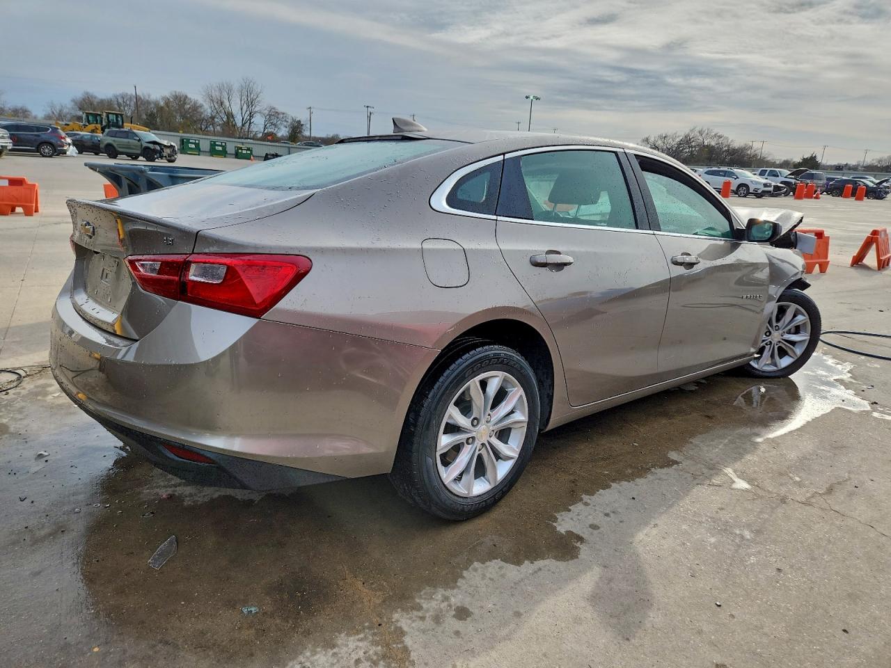 2023 CHEVROLET MALIBU LT photo 3