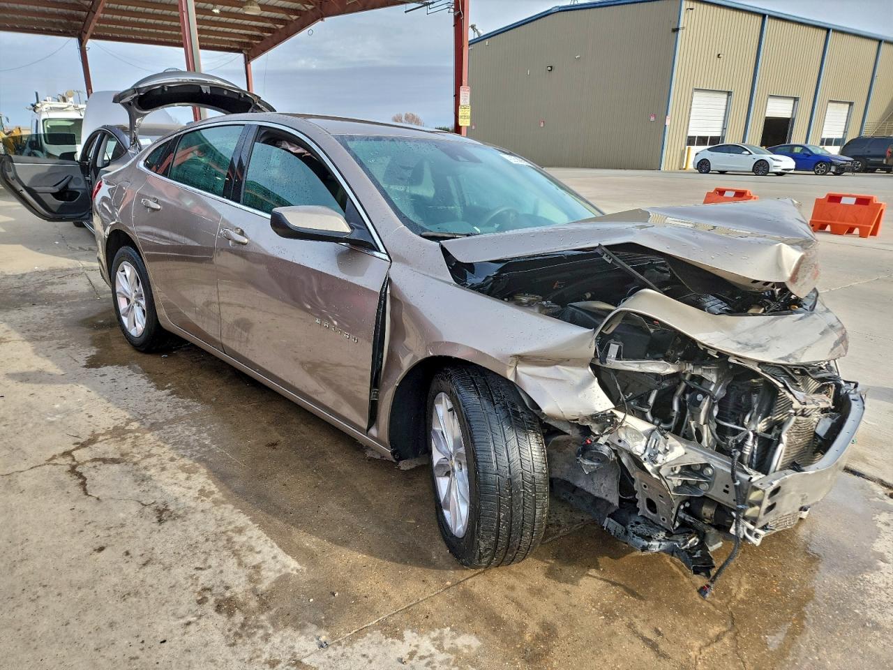 2023 CHEVROLET MALIBU LT photo 4
