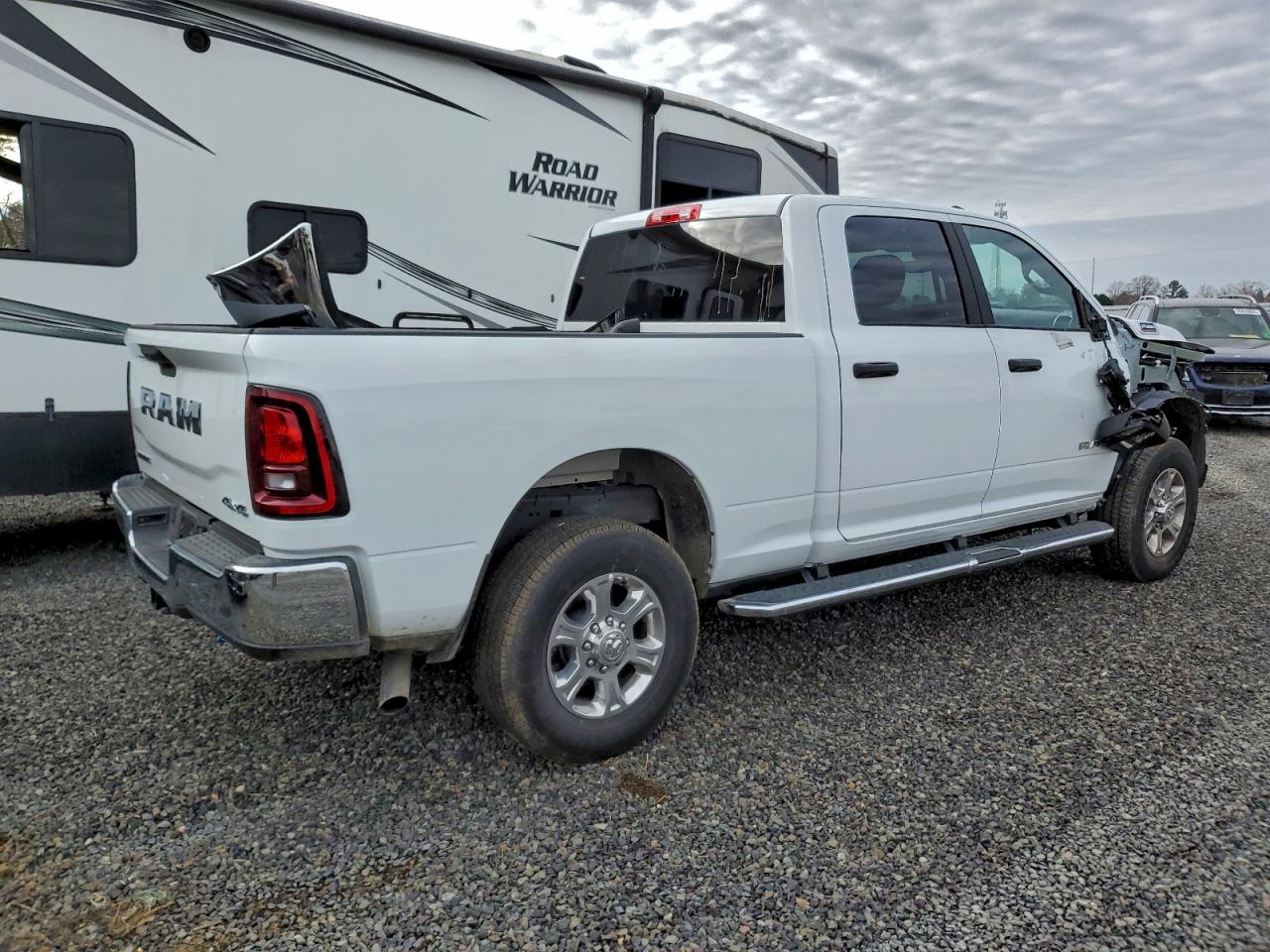 2025 RAM 2500 BIG HORN photo 3