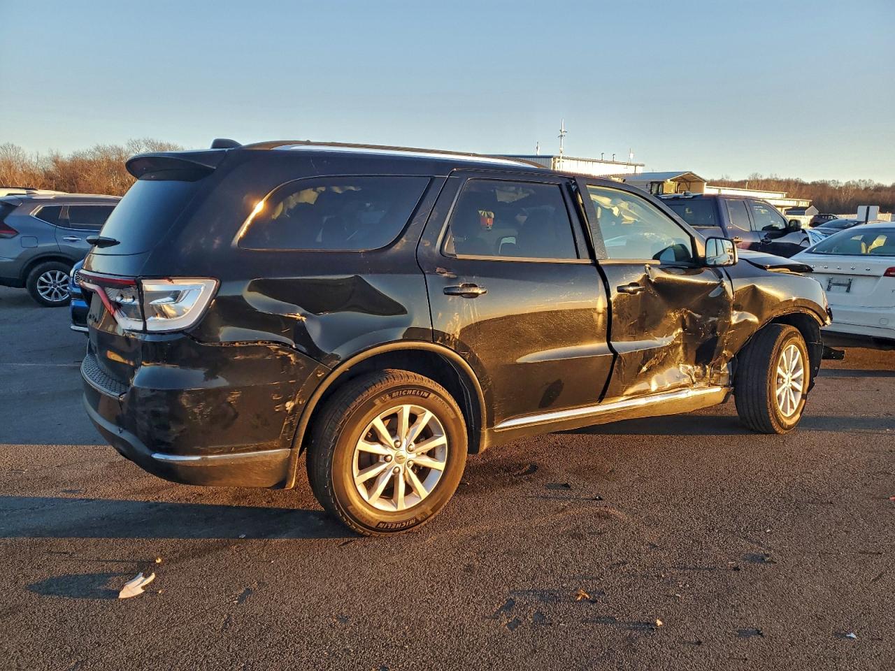 2024 DODGE DURANGO SXT photo 3