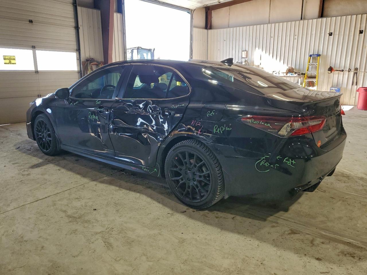2021 TOYOTA CAMRY SE photo 3