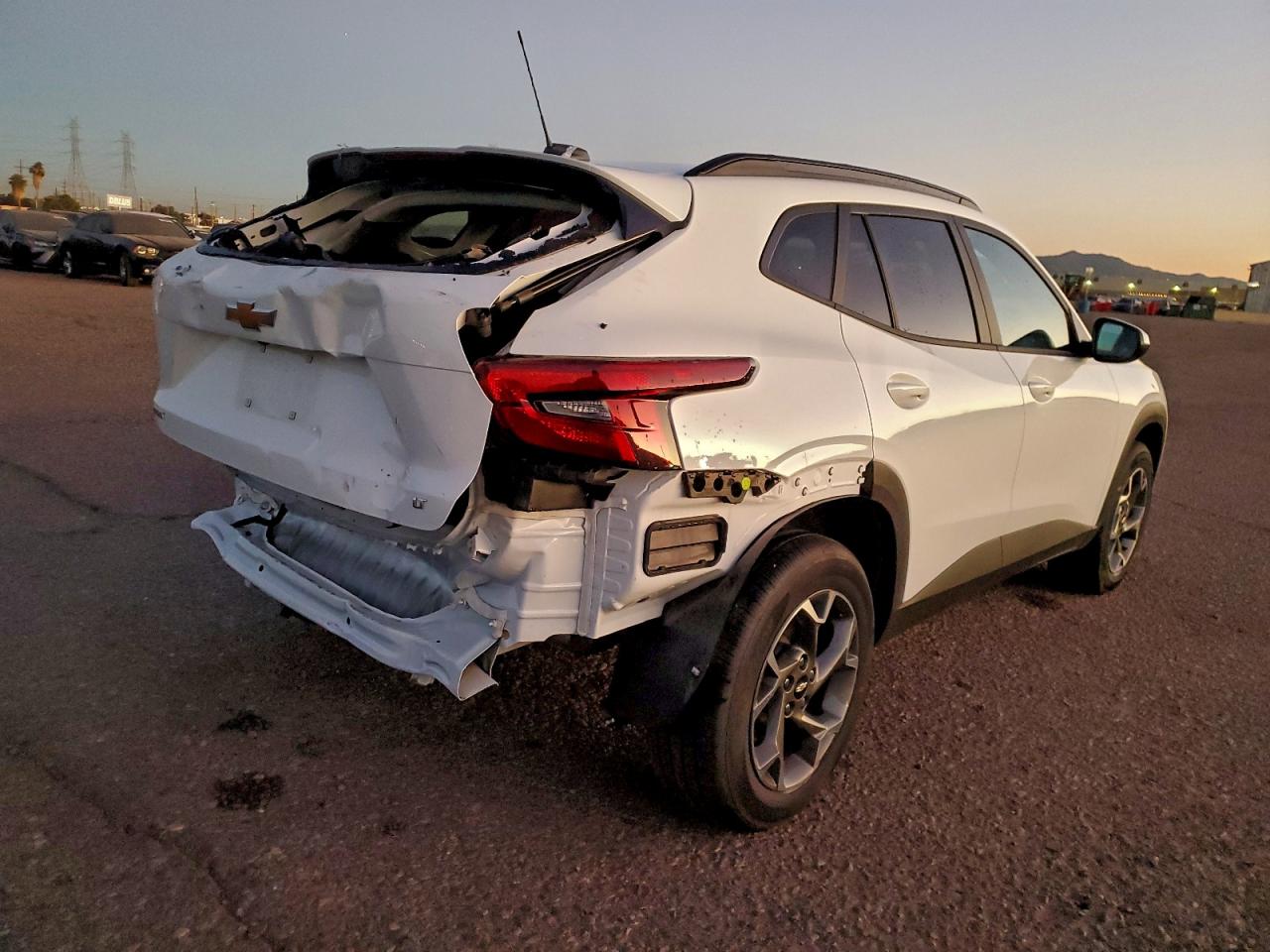 2025 CHEVROLET TRAX 1LT photo 3