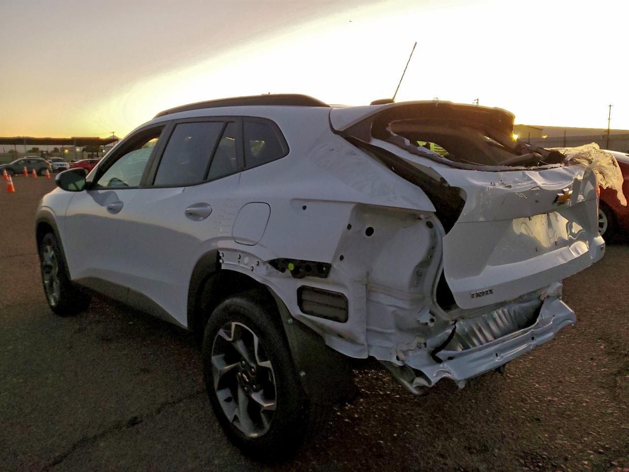 2025 CHEVROLET TRAX 1LT photo 2