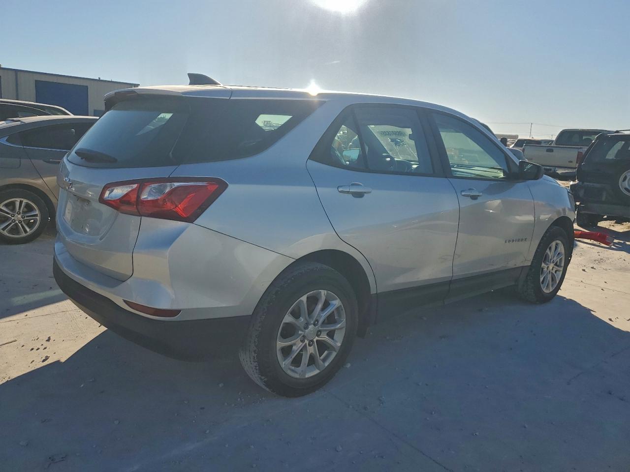 2020 CHEVROLET EQUINOX LS photo 3