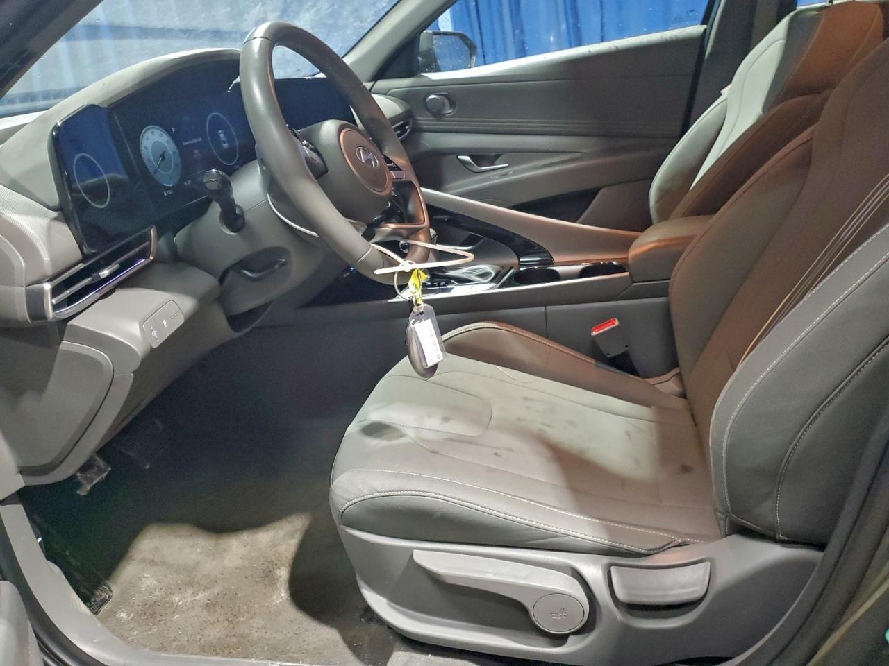 2025 HYUNDAI ELANTRA SEL photo 19