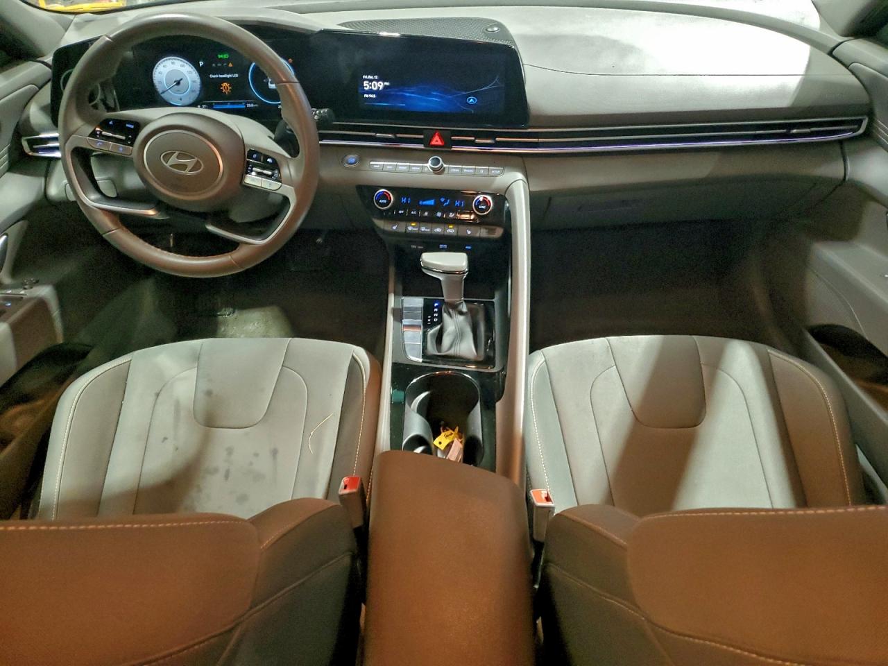 2025 HYUNDAI ELANTRA SEL photo 22