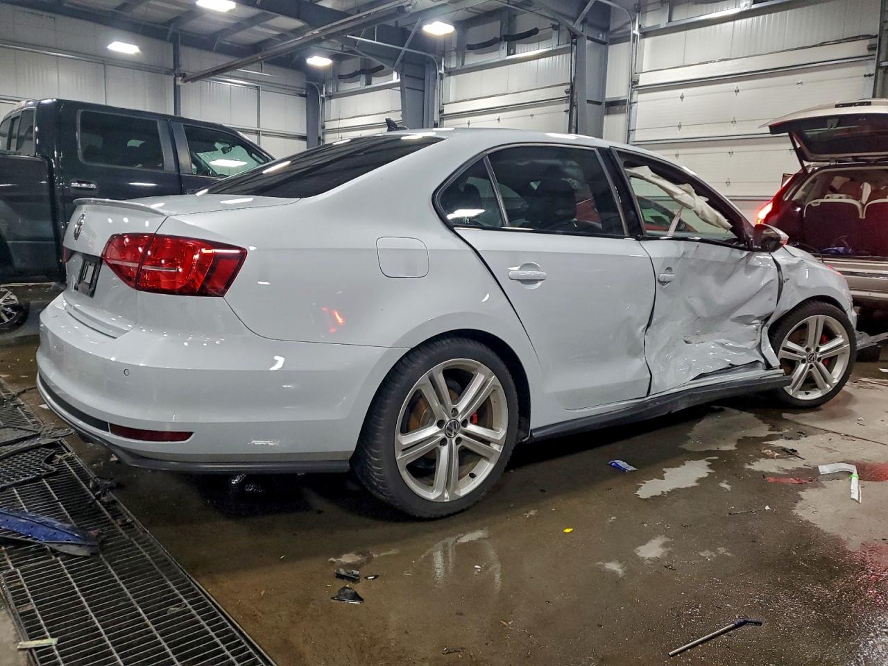 2017 VOLKSWAGEN JETTA GLI photo 3