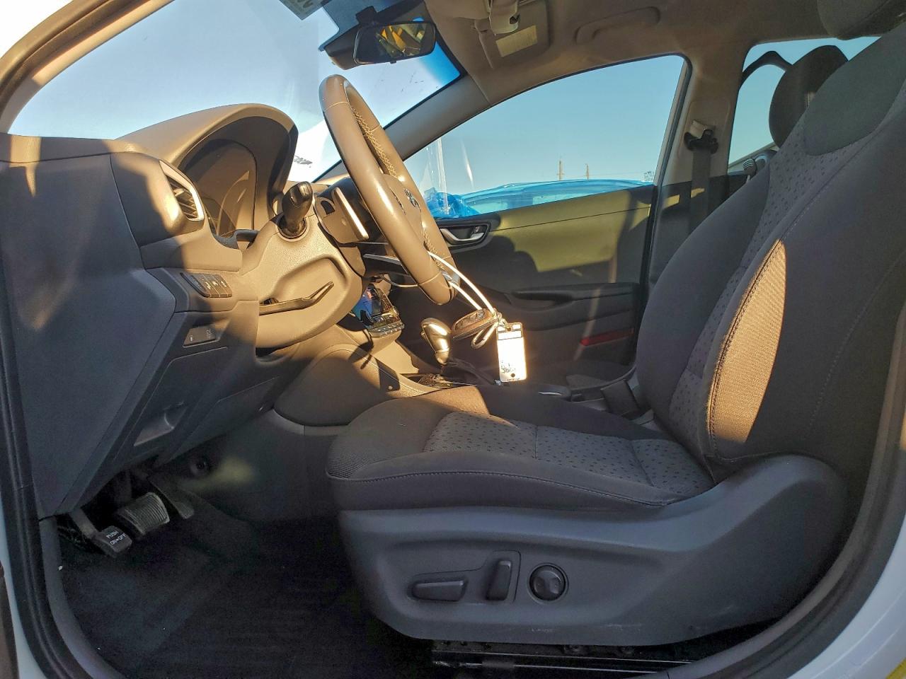 2019 HYUNDAI IONIQ SEL photo 7