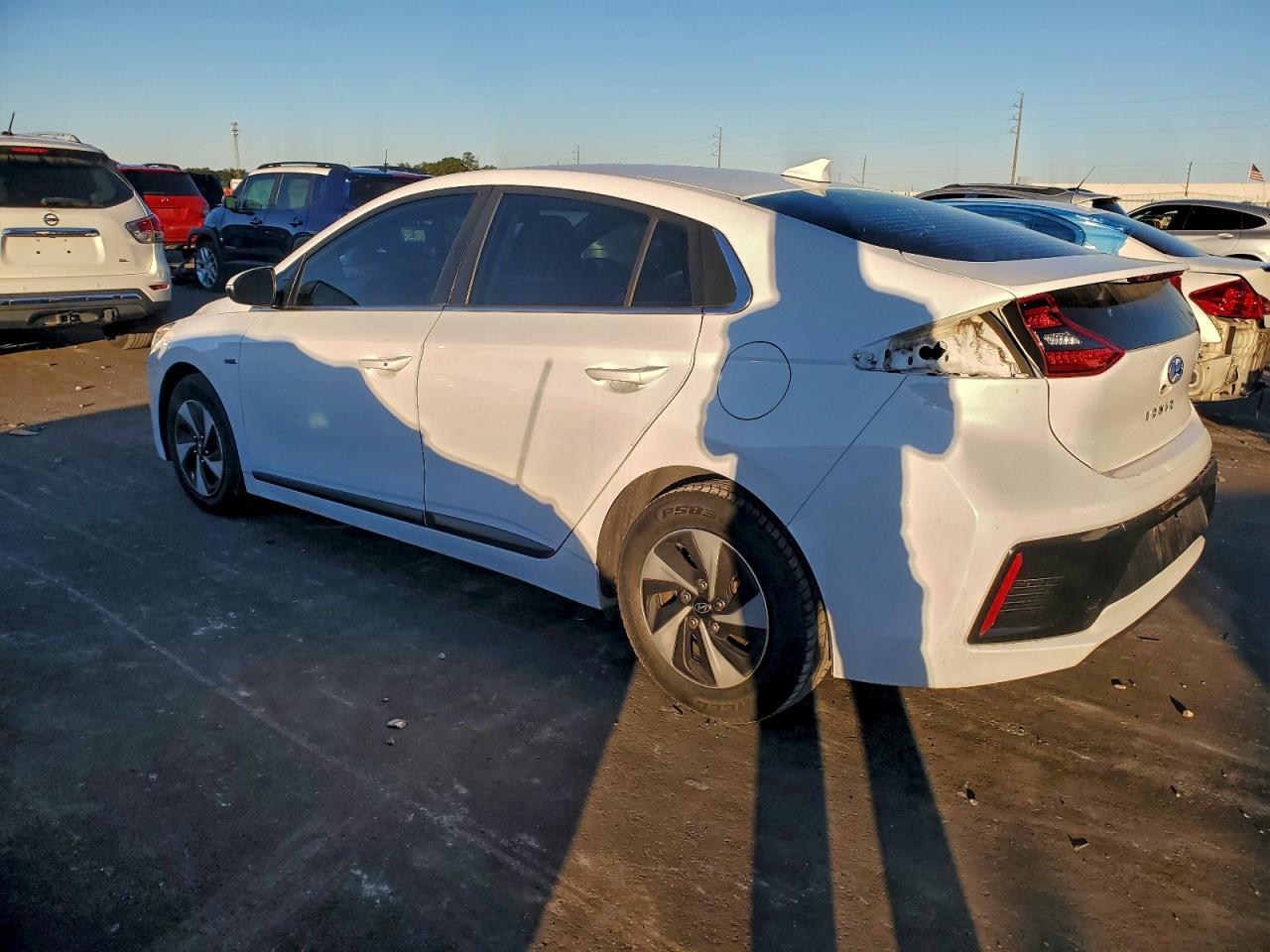2019 HYUNDAI IONIQ SEL photo 2