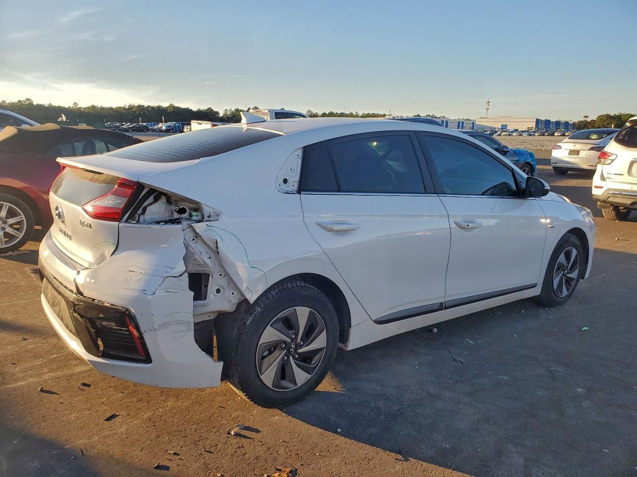 2019 HYUNDAI IONIQ SEL photo 3