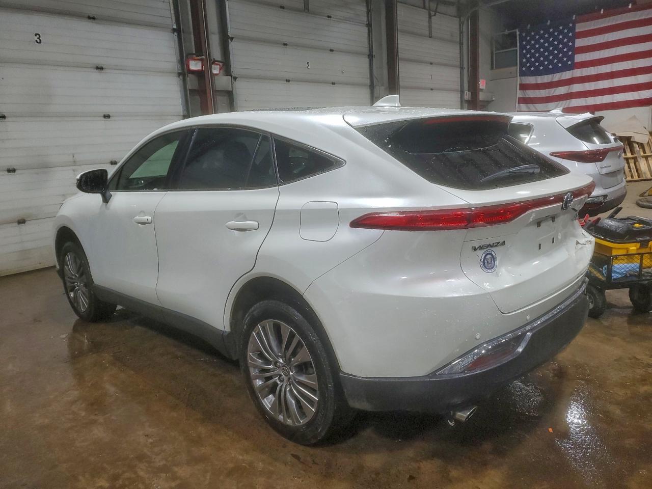 2022 TOYOTA VENZA LE photo 2