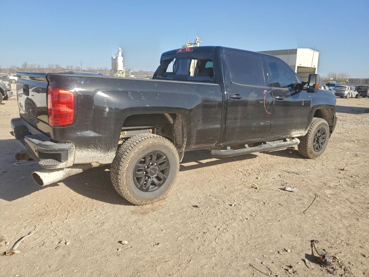 2018 CHEVROLET SILVERADO K2500 HEAVY DUTY LTZ photo 3