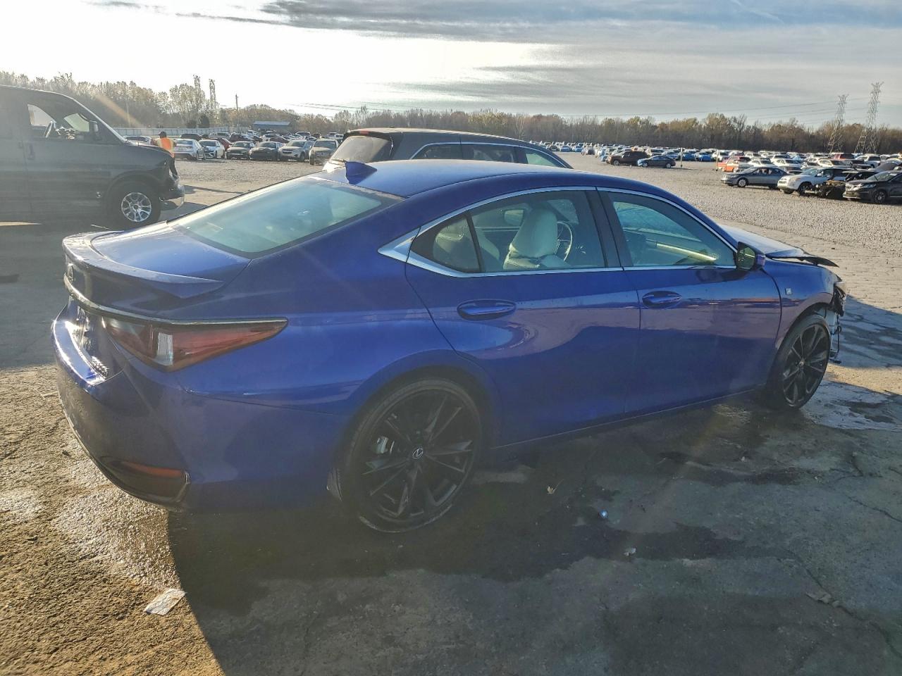 2024 LEXUS ES 300H F SPORT HANDLING photo 3