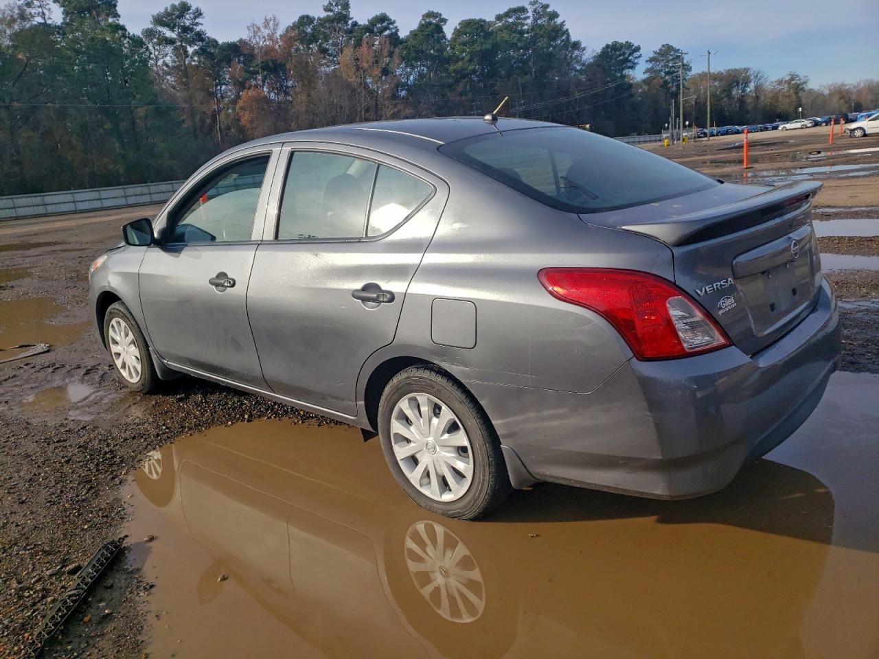 2019 NISSAN VERSA S photo 2