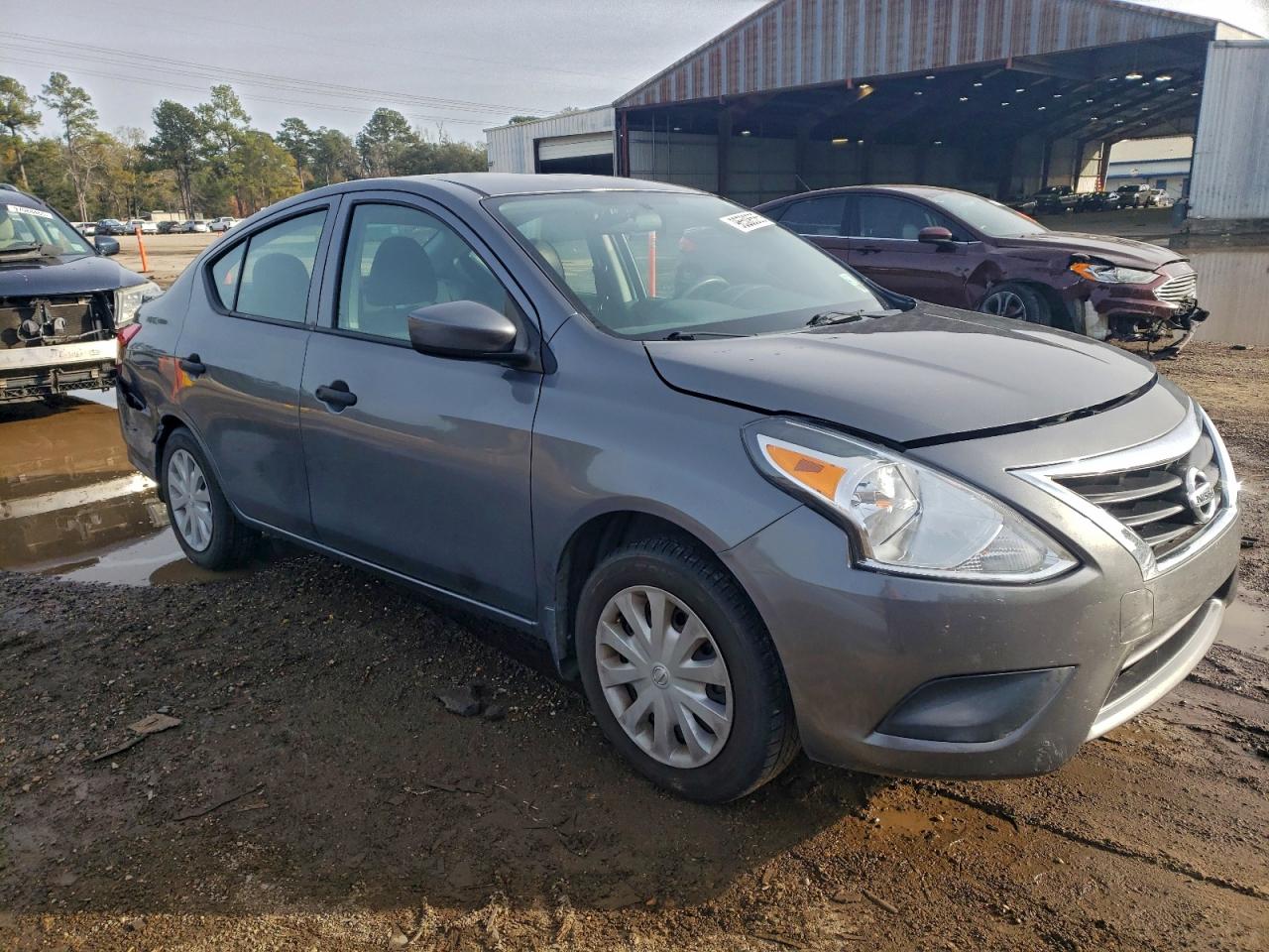 2019 NISSAN VERSA S photo 4