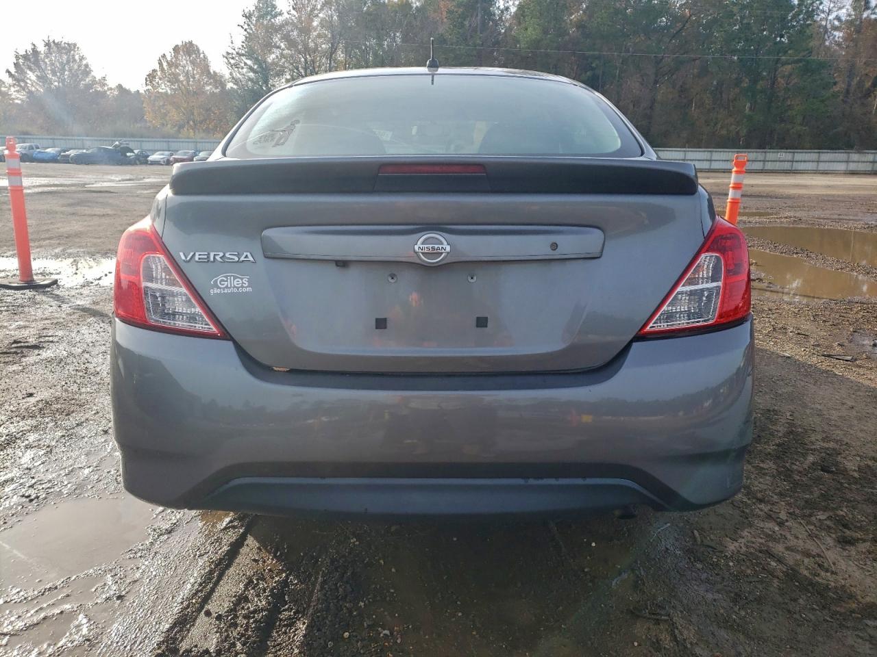 2019 NISSAN VERSA S photo 6