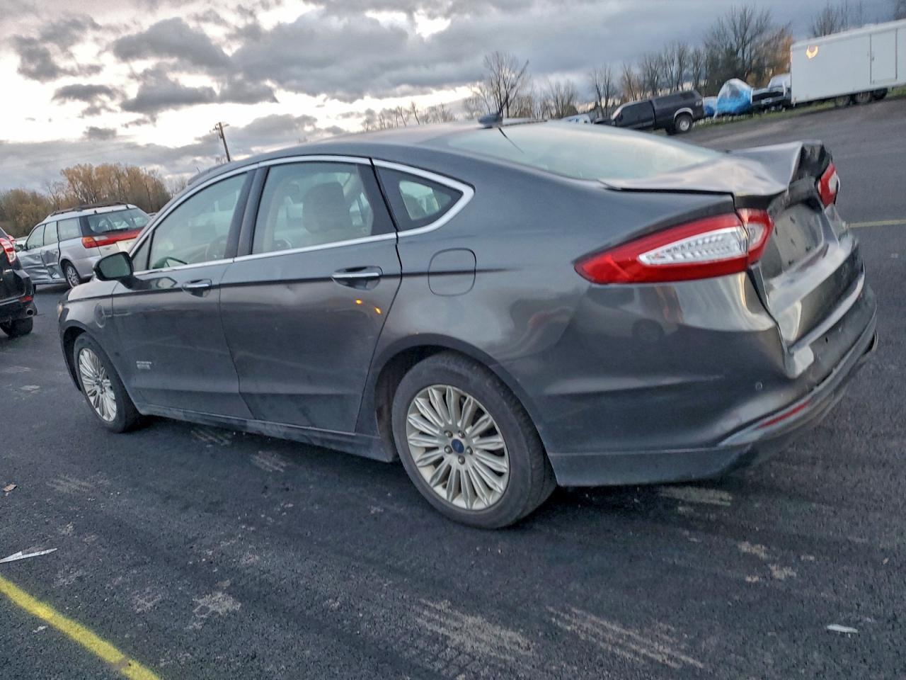 2016 FORD FUSION SE PHEV photo 2