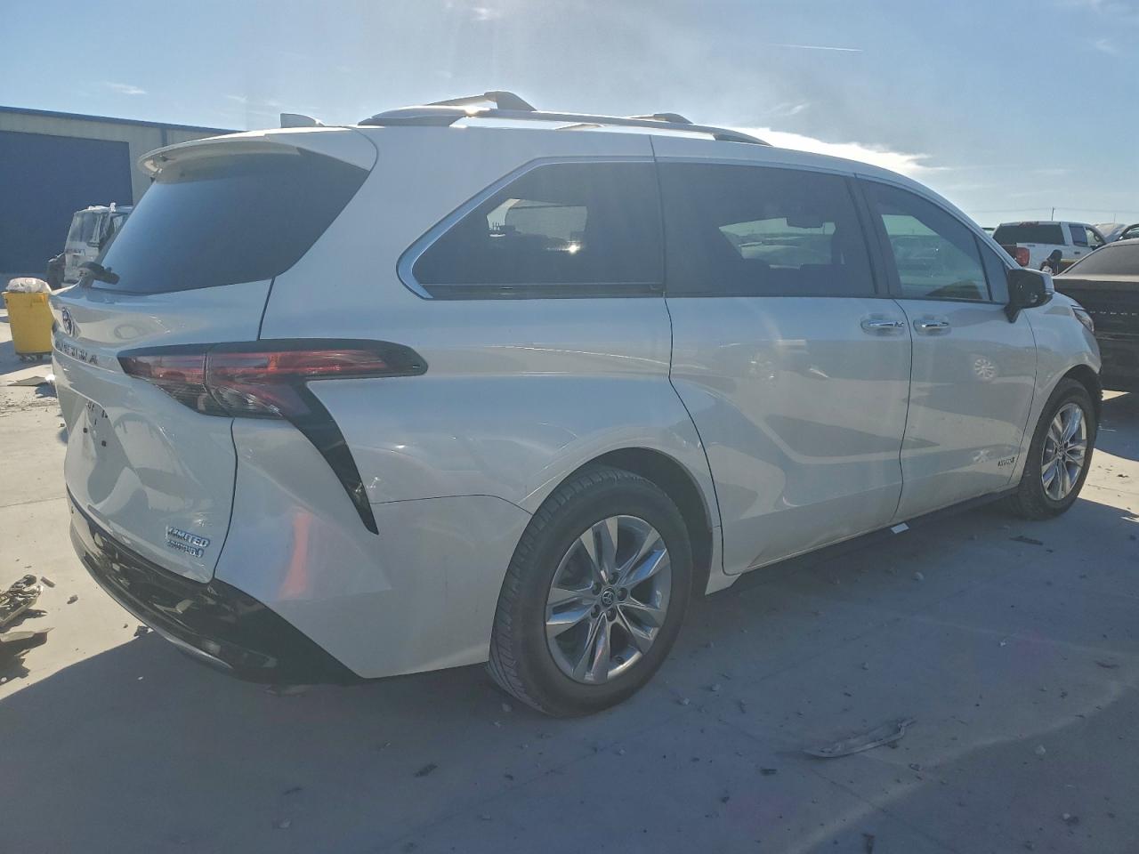 2021 TOYOTA SIENNA LIMITED photo 3