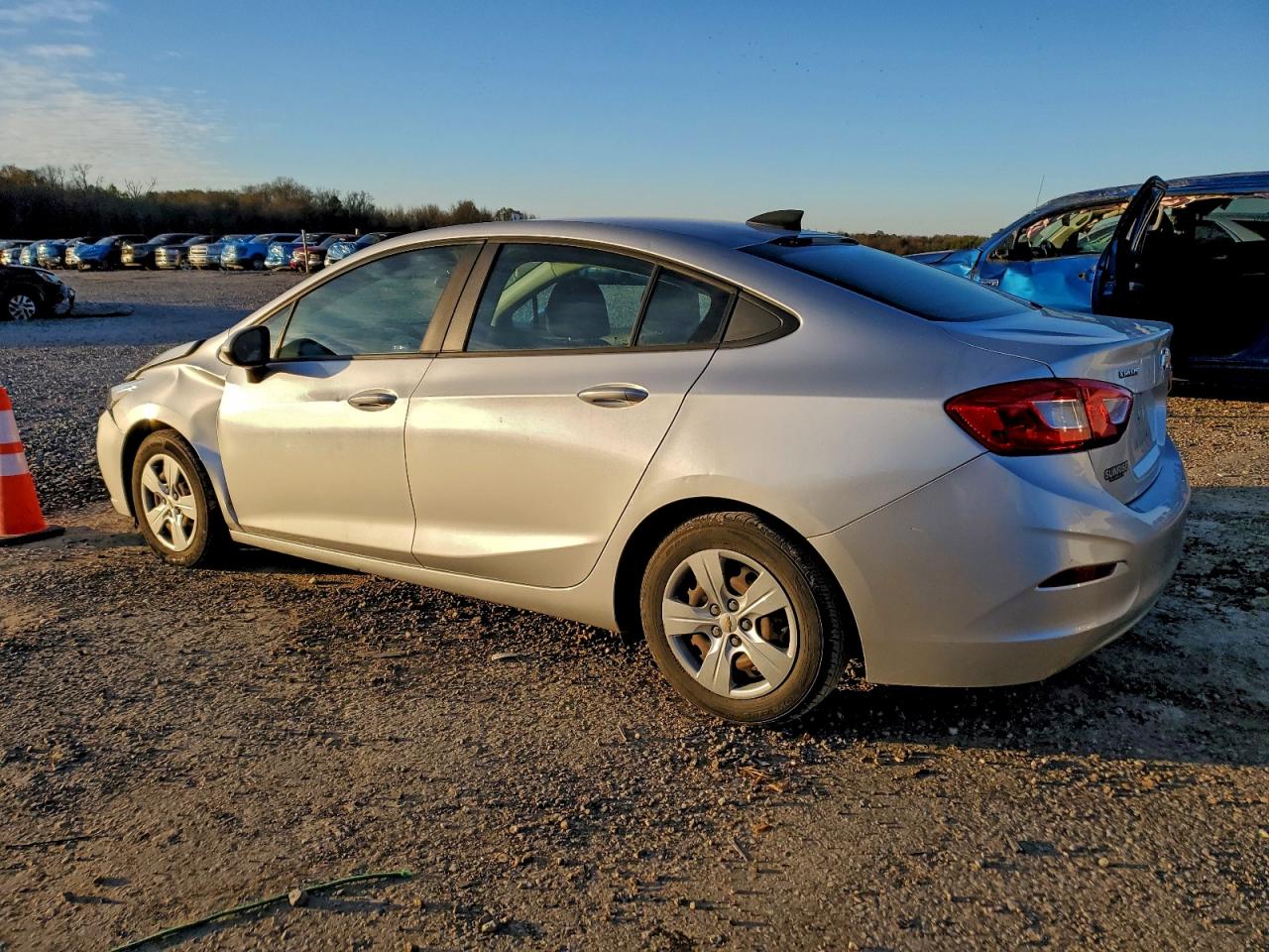 2017 CHEVROLET CRUZE LS photo 2