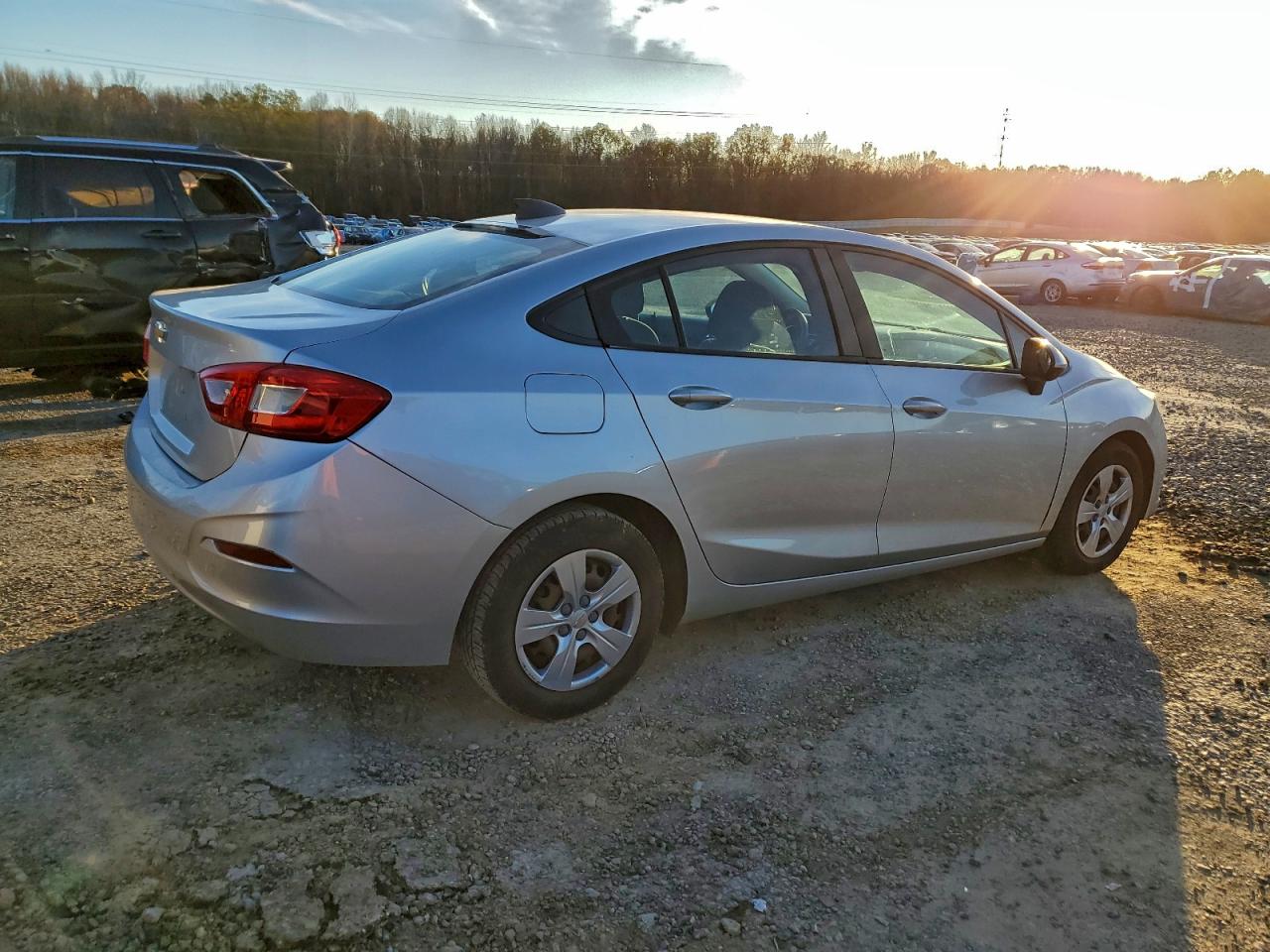2017 CHEVROLET CRUZE LS photo 3