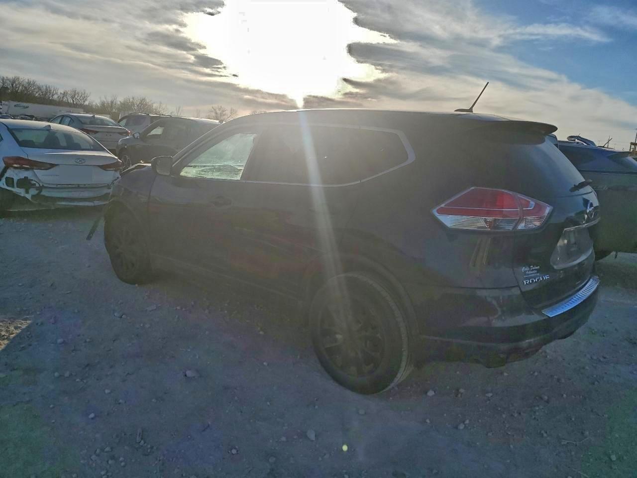 2016 NISSAN ROGUE S photo 2