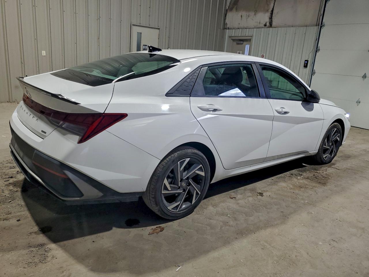 2025 HYUNDAI ELANTRA BLUE photo 3