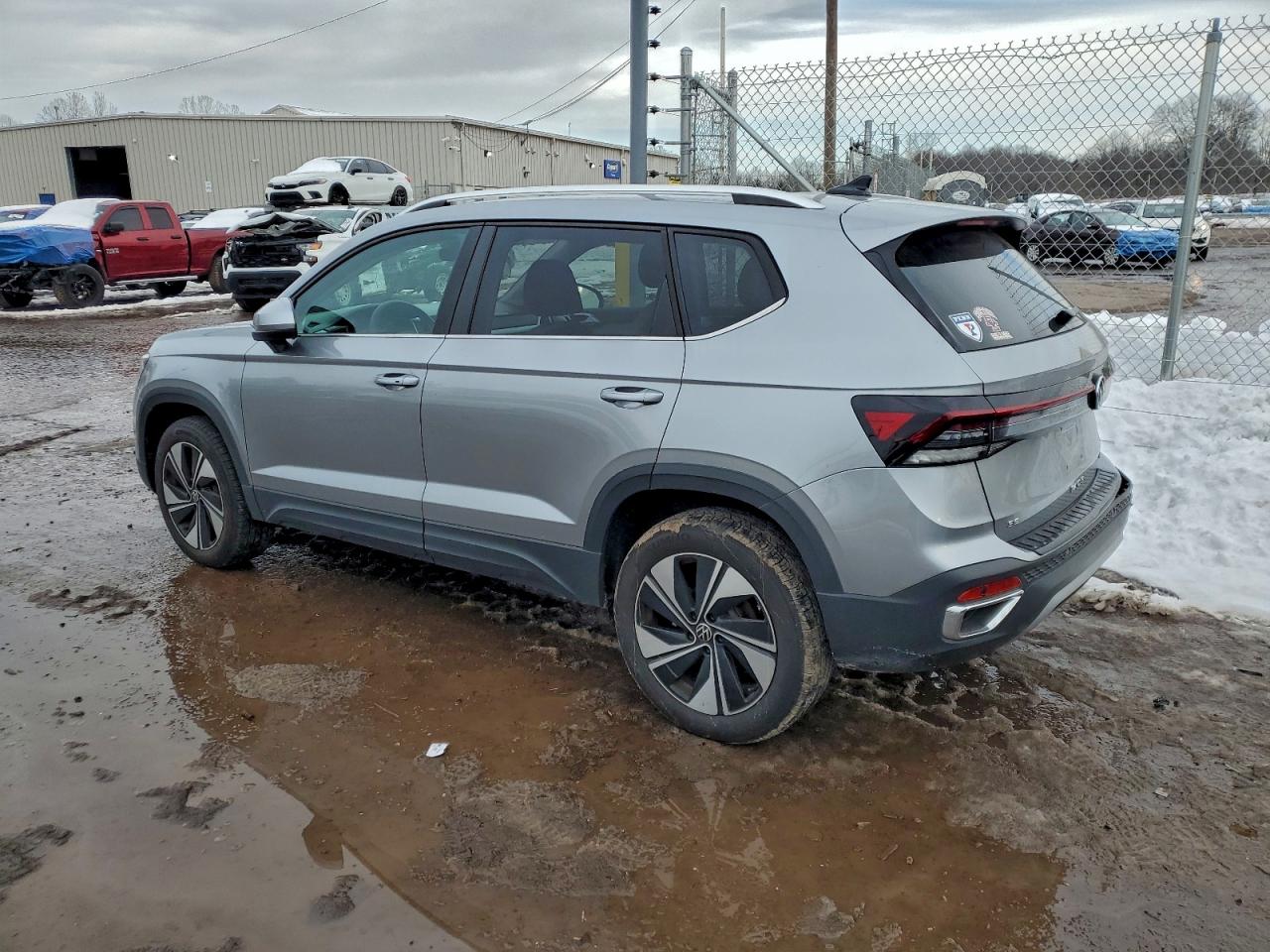 2025 VOLKSWAGEN TAOS SE photo 2