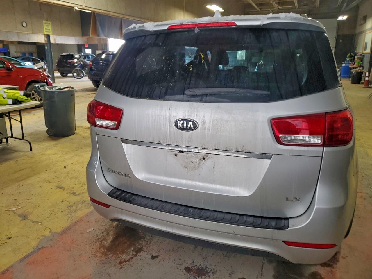 2016 KIA SEDONA LX photo 16