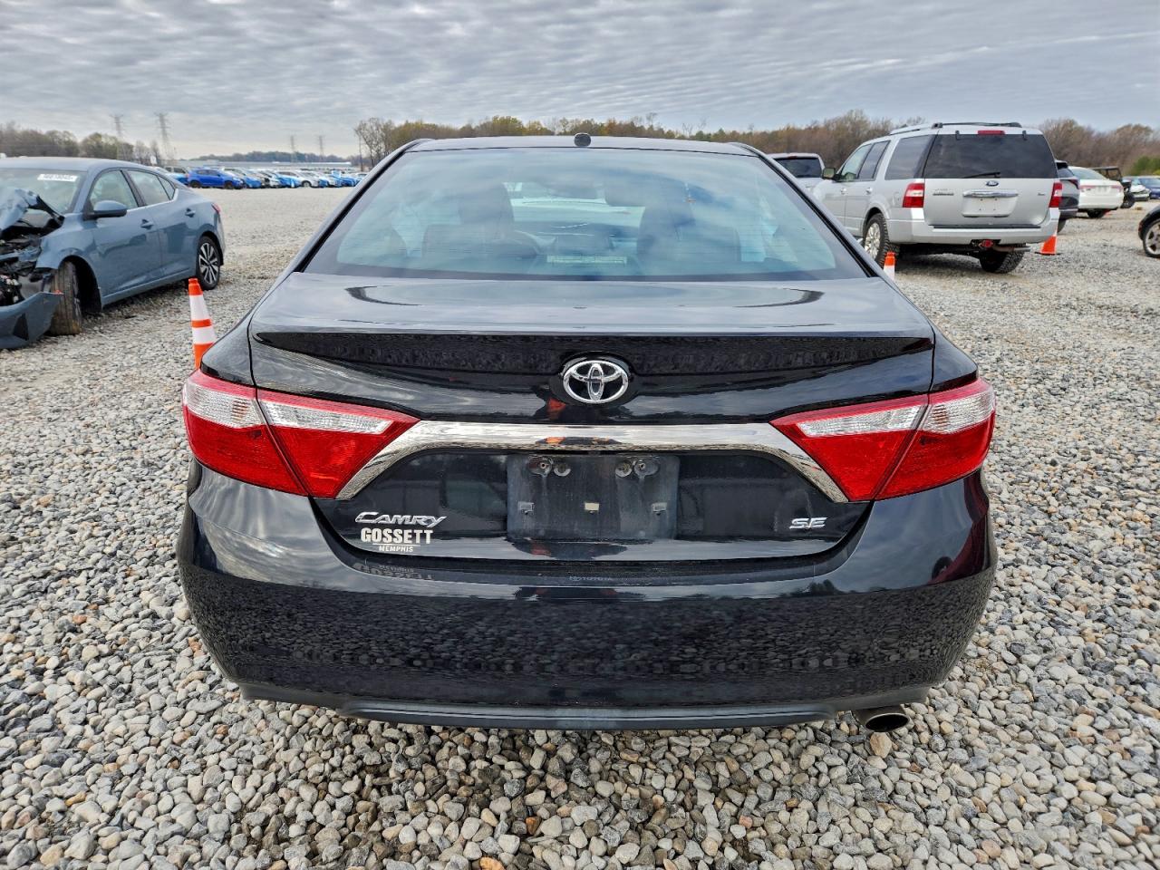 2016 TOYOTA CAMRY SE photo 6