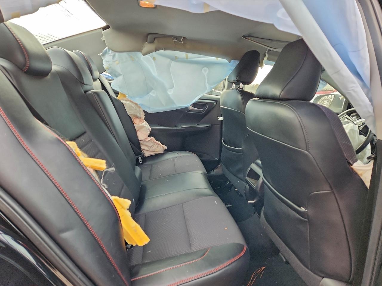 2016 TOYOTA CAMRY SE photo 10