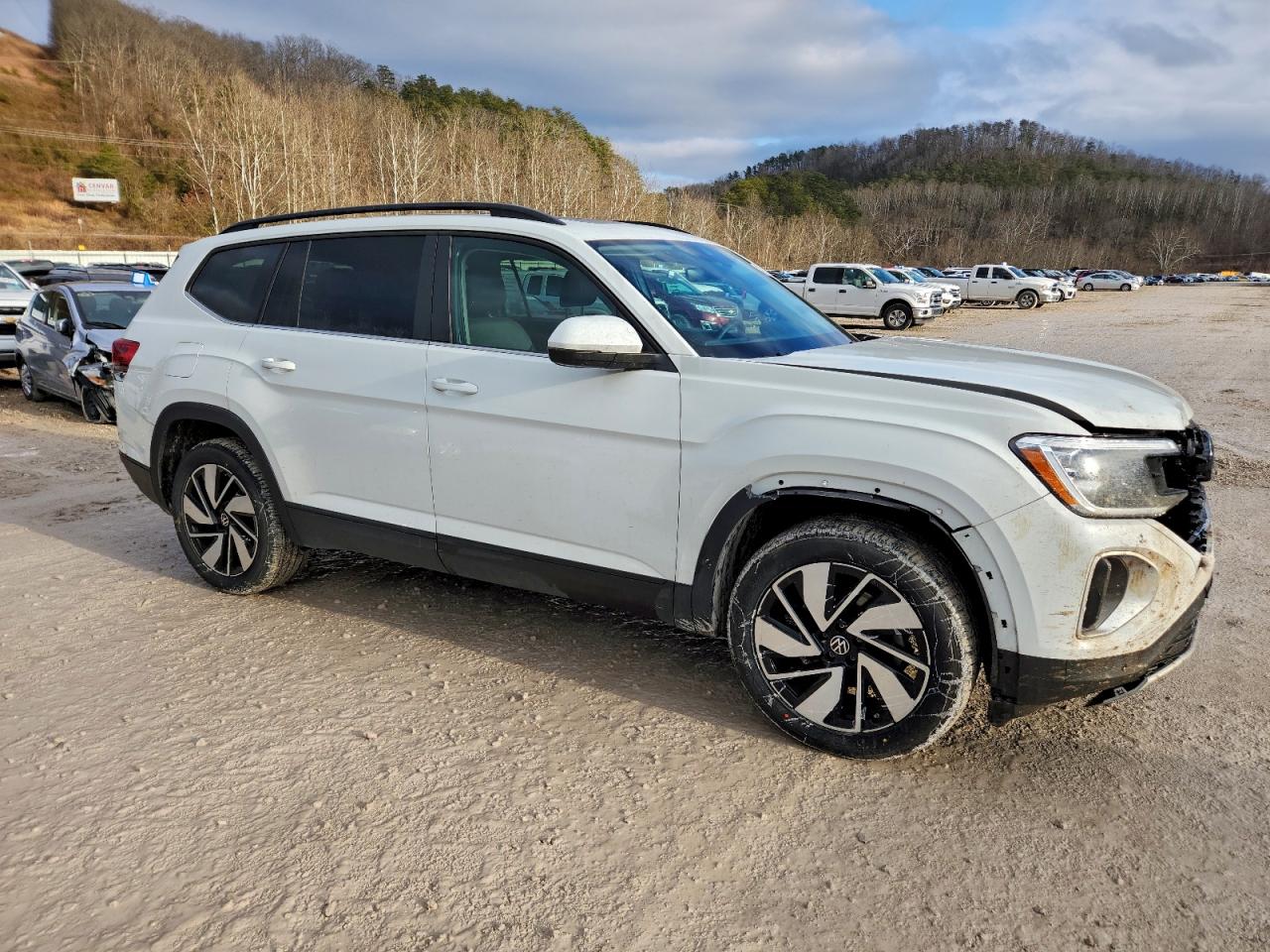 2024 VOLKSWAGEN ATLAS SE photo 4