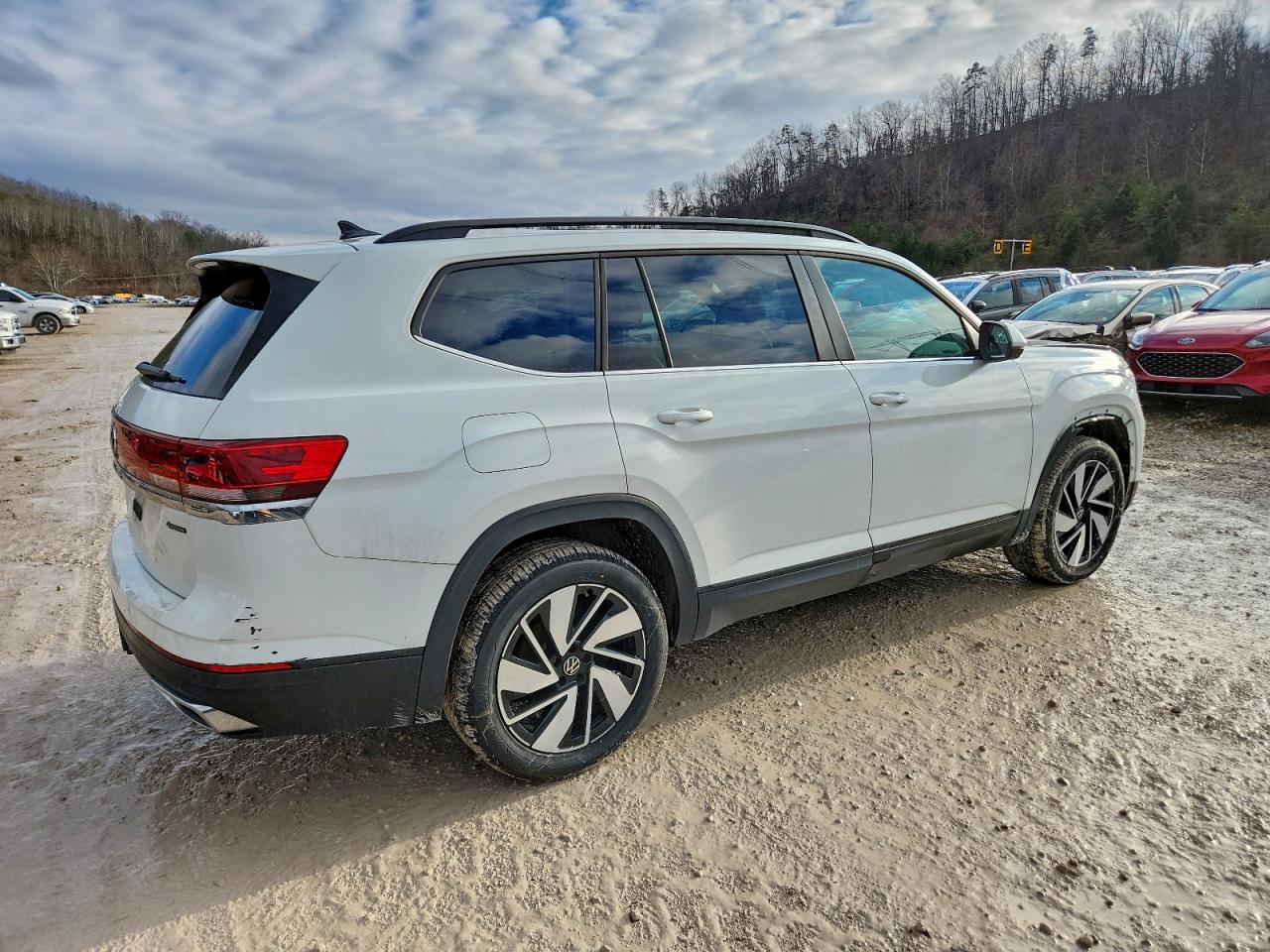 2024 VOLKSWAGEN ATLAS SE photo 3