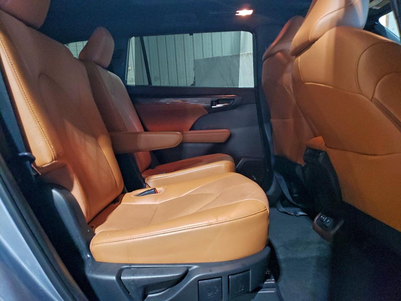 2022 TOYOTA HIGHLANDER PLATINUM photo 11
