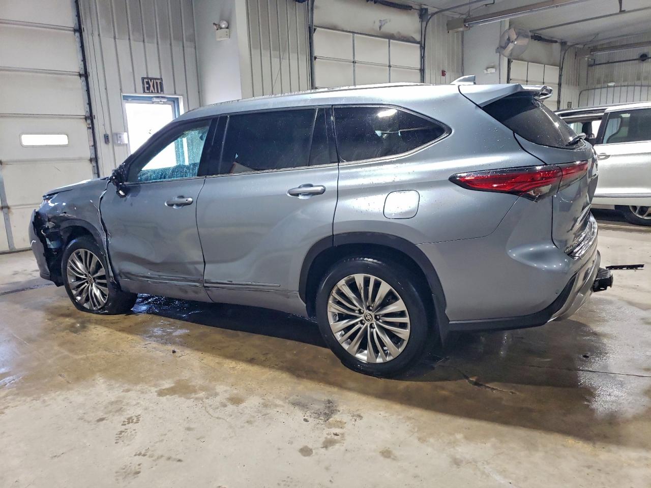 2022 TOYOTA HIGHLANDER PLATINUM photo 2