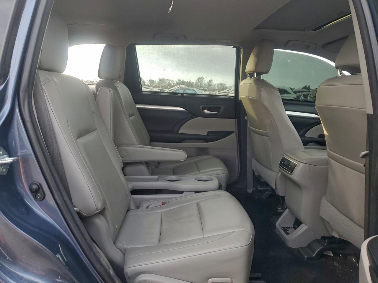 2016 TOYOTA HIGHLANDER XLE photo 21