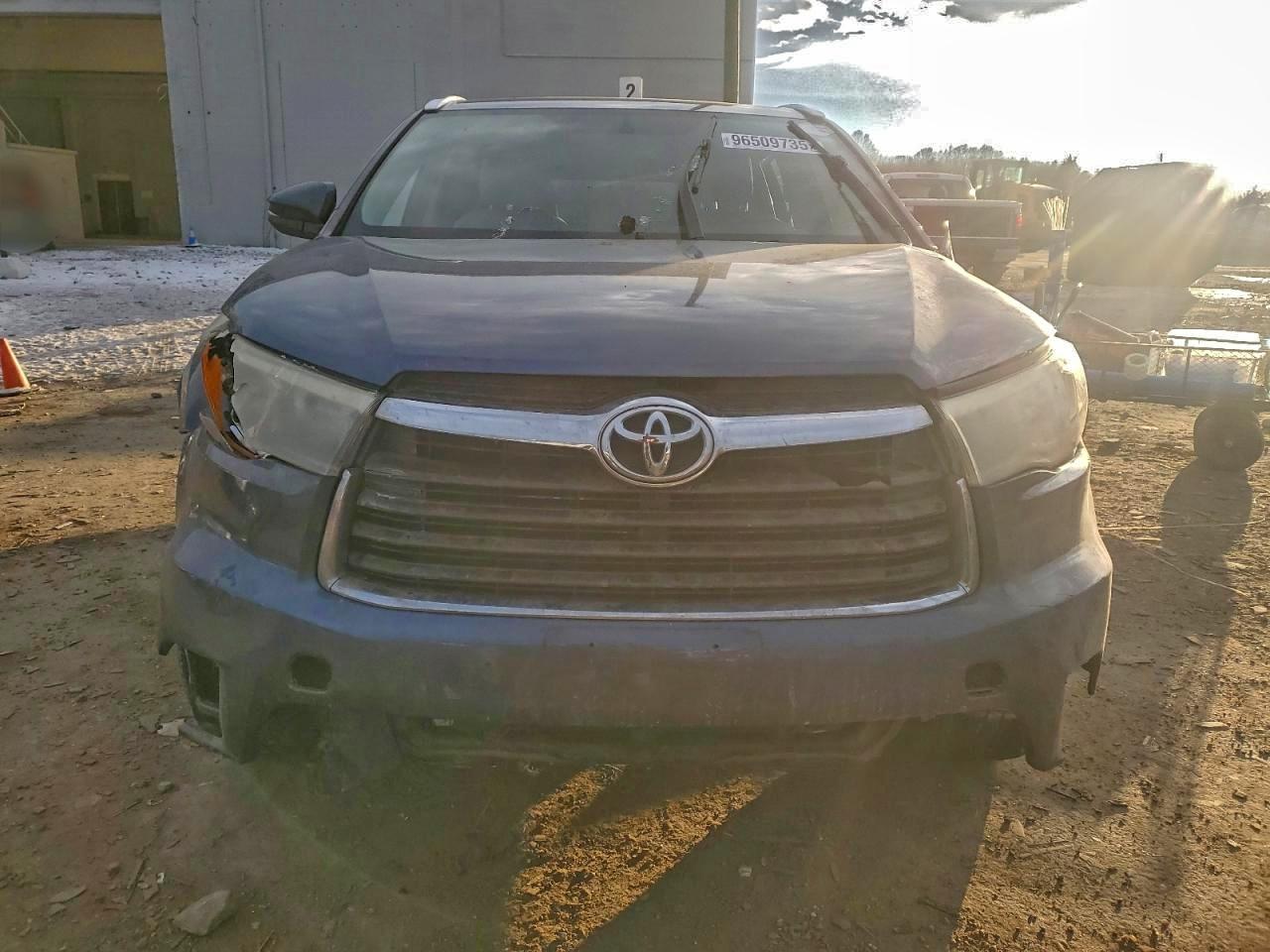 2016 TOYOTA HIGHLANDER XLE photo 9