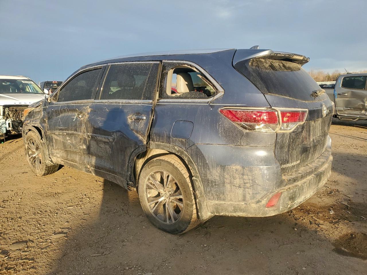 2016 TOYOTA HIGHLANDER XLE photo 3