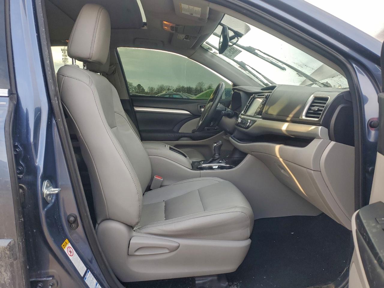 2016 TOYOTA HIGHLANDER XLE photo 13