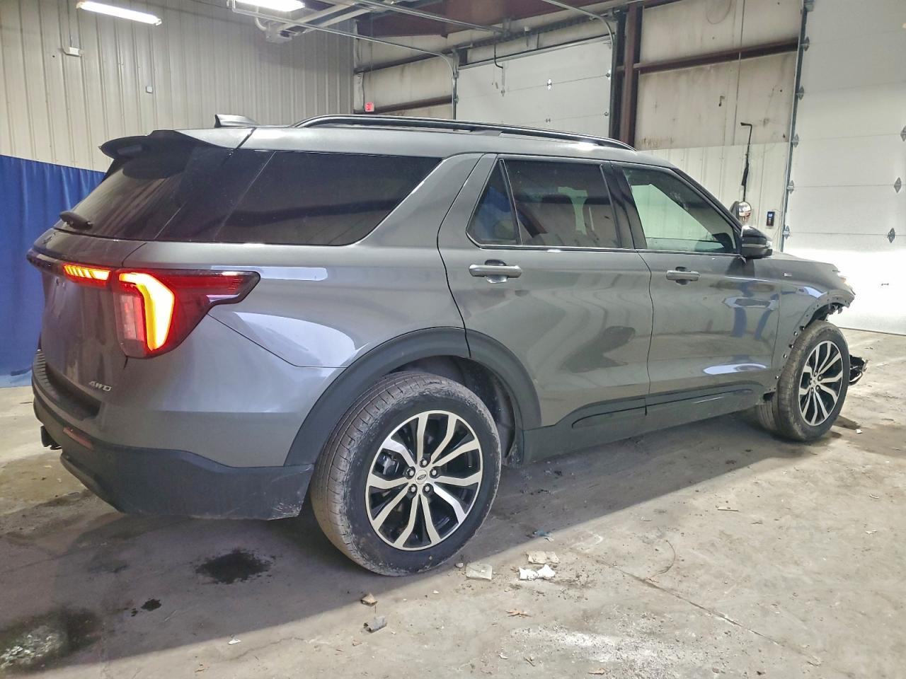 2025 FORD EXPLORER ST-LINE photo 3