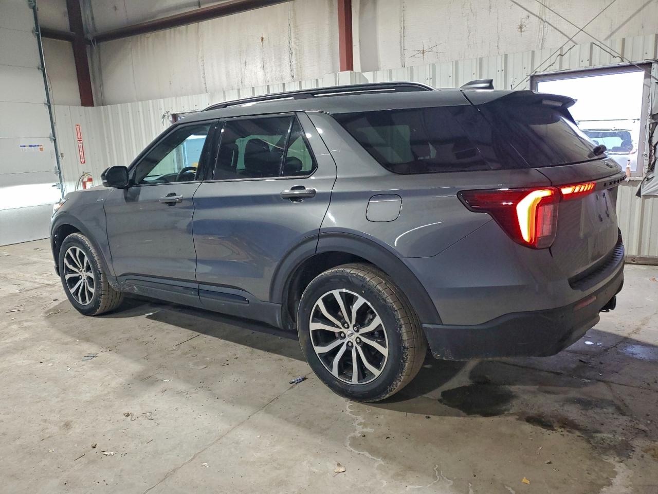 2025 FORD EXPLORER ST-LINE photo 2