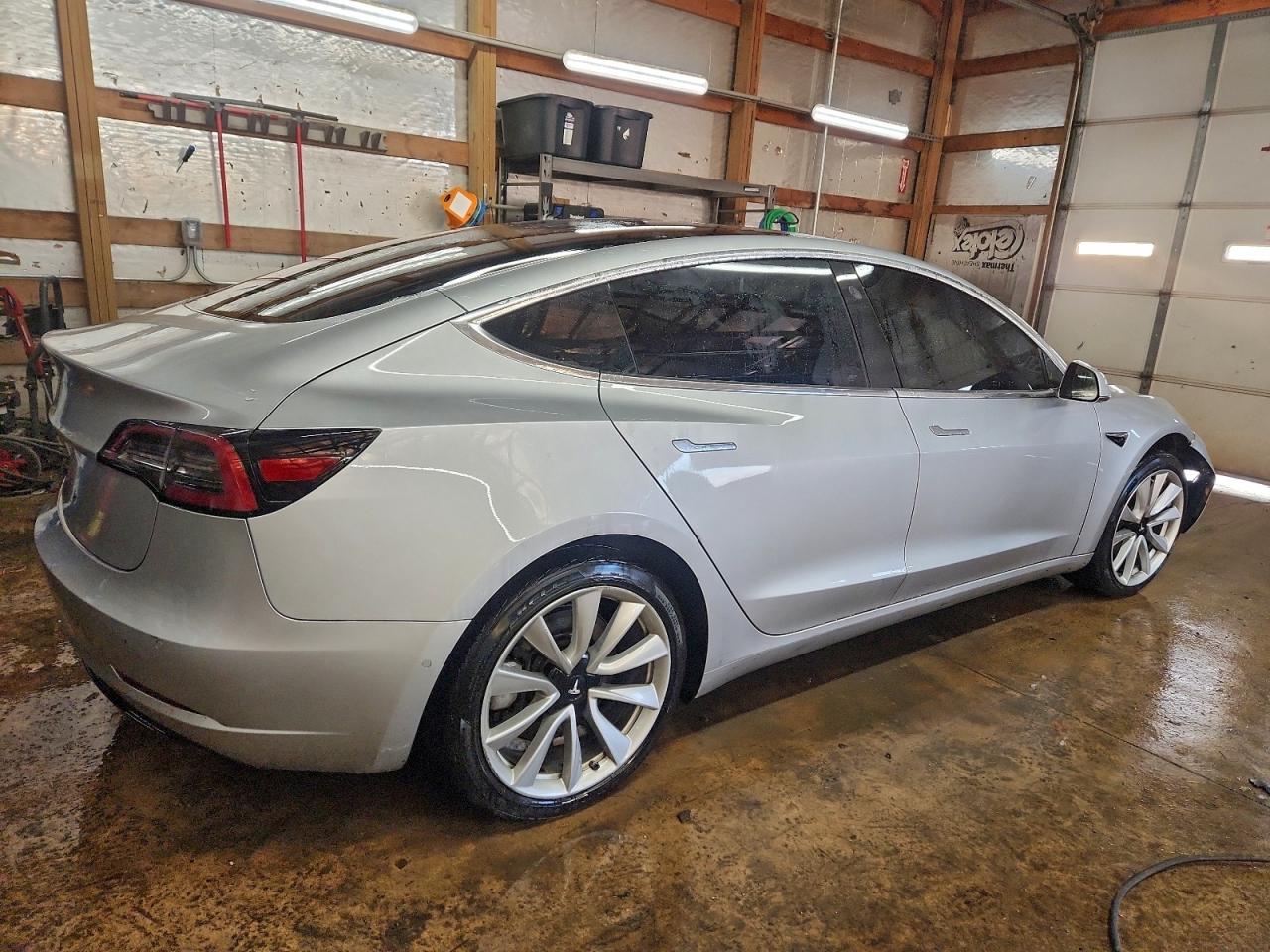 2018 TESLA MODEL 3 photo 3