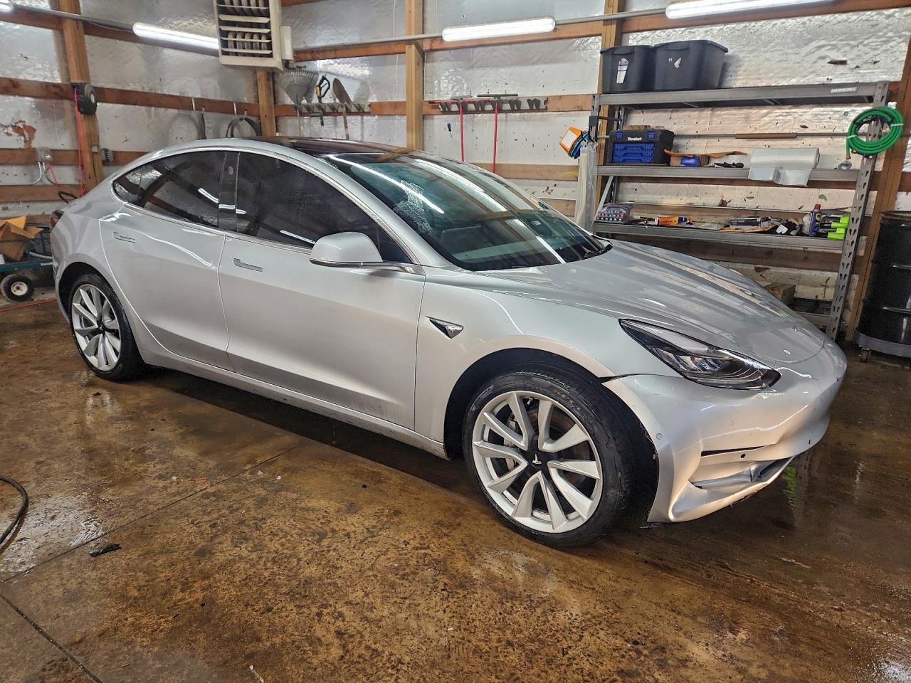 2018 TESLA MODEL 3 photo 4