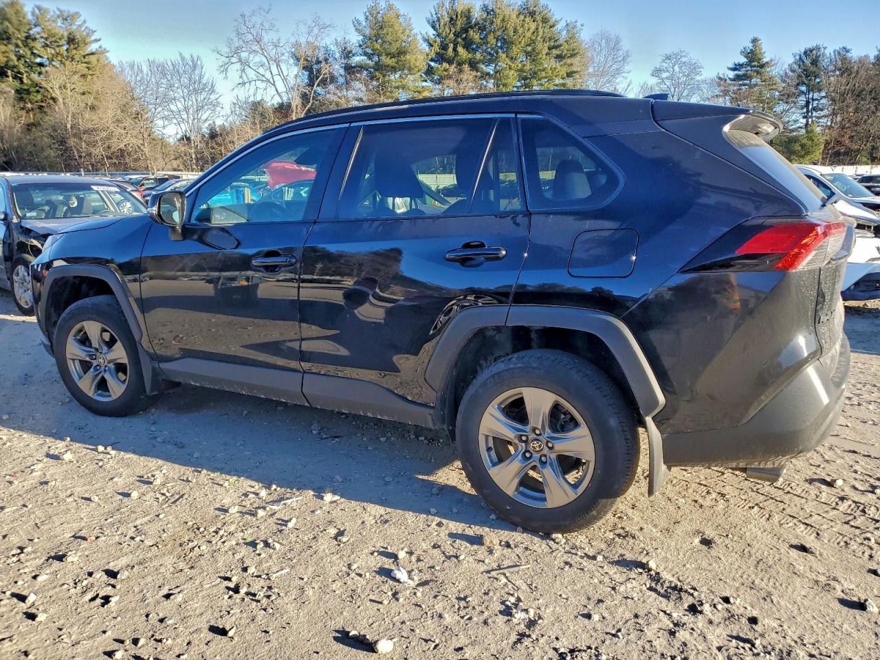 2024 TOYOTA RAV4 XLE photo 2