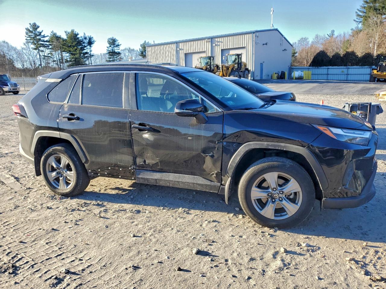 2024 TOYOTA RAV4 XLE photo 4